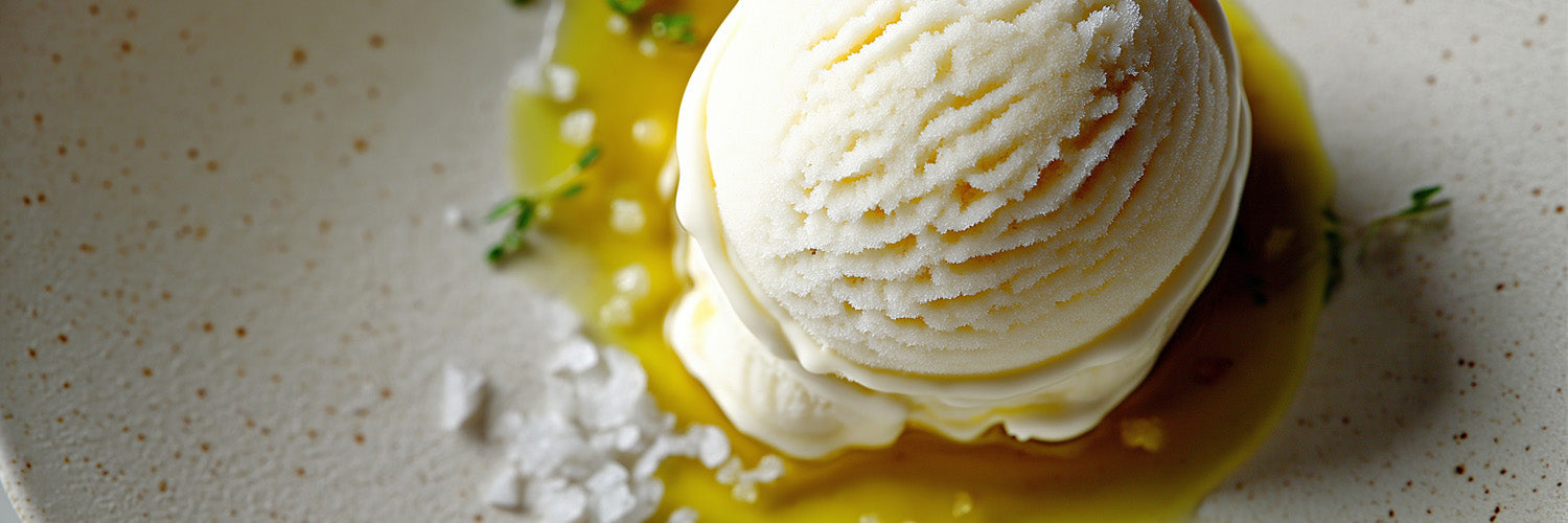 Vanilleeis mit Olivnöl und Salz 1500x500